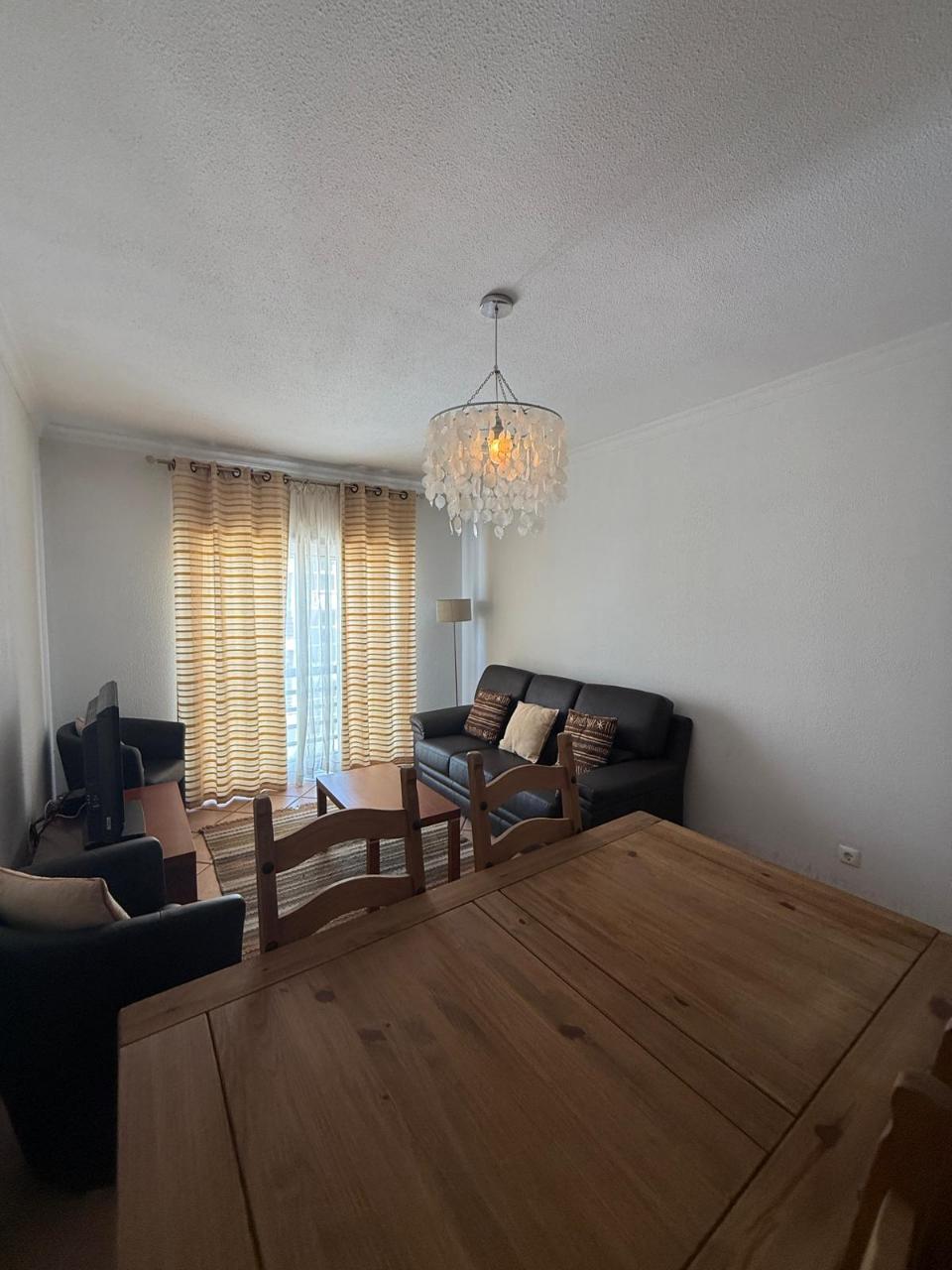 Apartamento T3 Vila Nova de Cacela com 2Wcs , Ar condicionado, Elevador, Varandas com vista Mar e Garagem. Anual.