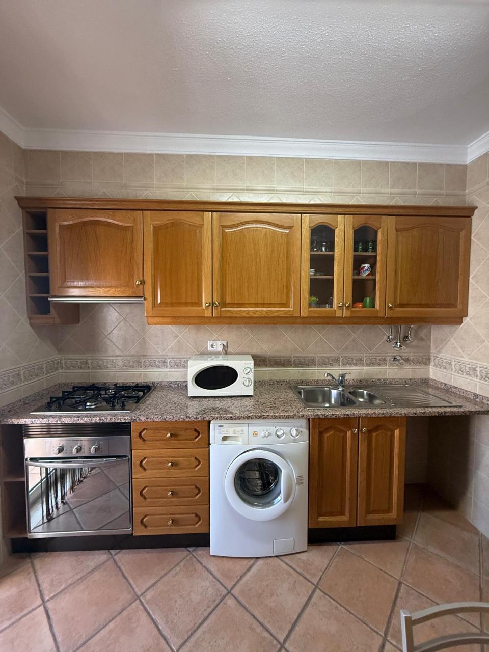 Apartamento T3 Vila Nova de Cacela com 2Wcs , Ar condicionado, Elevador, Varandas com vista Mar e Garagem. Anual.