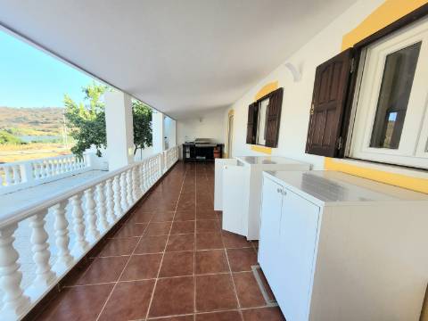 Encantador T2 (suite + anexo) com vistas do Rio de Odeleite para Arrendamento, Setembro a Maio