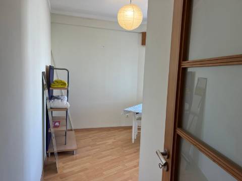 O Seu Novo Lar em Faro - T3 originalmente mas revertido em T2 com Luz Natural e Localização Premium!