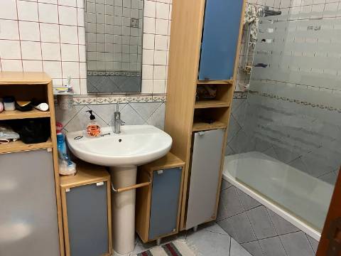 O Seu Novo Lar em Faro - T3 originalmente mas revertido em T2 com Luz Natural e Localização Premium!