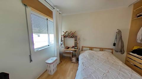 O Seu Novo Lar em Faro - T3 originalmente mas revertido em T2 com Luz Natural e Localização Premium!