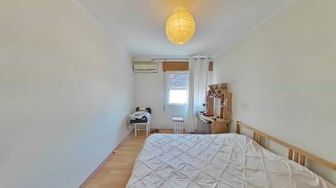 O Seu Novo Lar em Faro - T3 originalmente mas revertido em T2 com Luz Natural e Localização Premium!