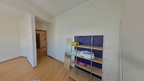 O Seu Novo Lar em Faro - T3 originalmente mas revertido em T2 com Luz Natural e Localização Premium!