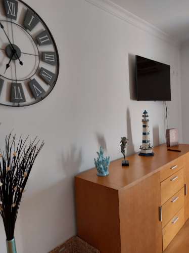 Apartamento T1 totalmente mobilado e equipado. Ar Condicionado. Elevador. Central.