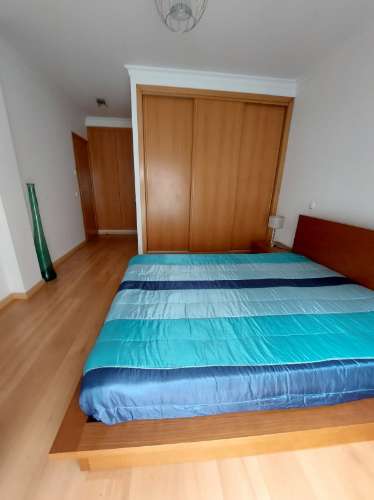 Apartamento T1 totalmente mobilado e equipado. Ar Condicionado. Elevador. Central.