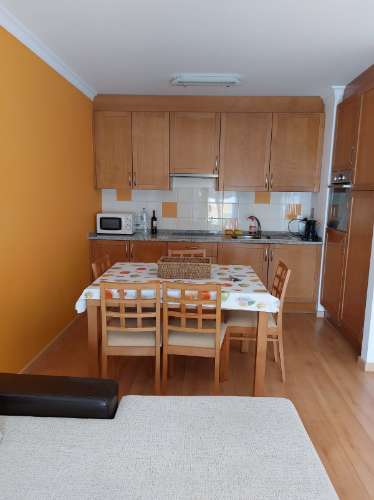 Apartamento T1 totalmente mobilado e equipado. Ar Condicionado. Elevador. Central.