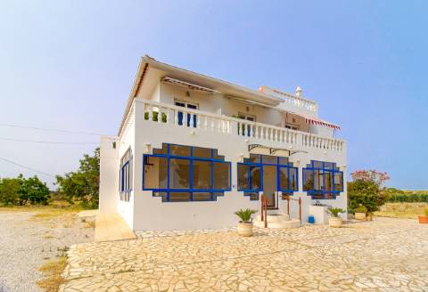 Moradia T6 de Caráter Único com Vista Mar e Serra - Algarve 
 Junto ao Golfe Monte Rei | Terreno com 32.500 m² | Potencial para Turismo Rural