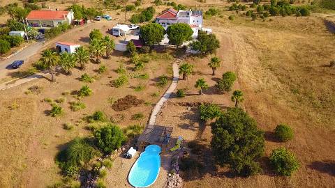 Moradia T6 de Caráter Único com Vista Mar e Serra - Algarve 
 Junto ao Golfe Monte Rei | Terreno com 32.500 m² | Potencial para Turismo Rural
