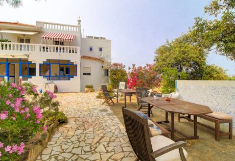 Moradia T6 de Caráter Único com Vista Mar e Serra - Algarve 
 Junto ao Golfe Monte Rei | Terreno com 32.500 m² | Potencial para Turismo Rural