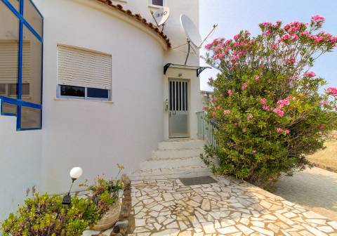 Moradia T6 de Caráter Único com Vista Mar e Serra - Algarve 
 Junto ao Golfe Monte Rei | Terreno com 32.500 m² | Potencial para Turismo Rural