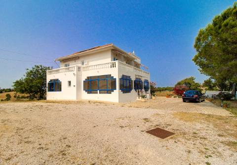 Moradia T6 de Caráter Único com Vista Mar e Serra - Algarve 
 Junto ao Golfe Monte Rei | Terreno com 32.500 m² | Potencial para Turismo Rural