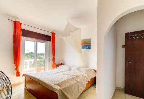 Moradia T6 de Caráter Único com Vista Mar e Serra - Algarve 
 Junto ao Golfe Monte Rei | Terreno com 32.500 m² | Potencial para Turismo Rural