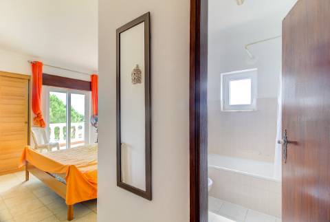 Moradia T6 de Caráter Único com Vista Mar e Serra - Algarve 
 Junto ao Golfe Monte Rei | Terreno com 32.500 m² | Potencial para Turismo Rural