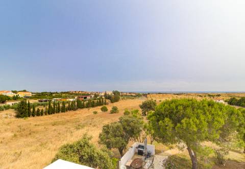 Moradia T6 de Caráter Único com Vista Mar e Serra - Algarve 
 Junto ao Golfe Monte Rei | Terreno com 32.500 m² | Potencial para Turismo Rural