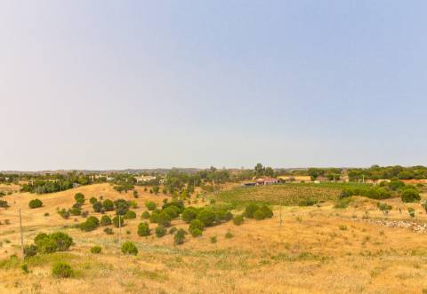 Moradia T6 de Caráter Único com Vista Mar e Serra - Algarve 
 Junto ao Golfe Monte Rei | Terreno com 32.500 m² | Potencial para Turismo Rural