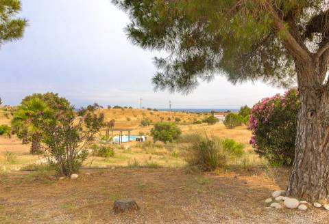 Moradia T6 de Caráter Único com Vista Mar e Serra - Algarve 
 Junto ao Golfe Monte Rei | Terreno com 32.500 m² | Potencial para Turismo Rural