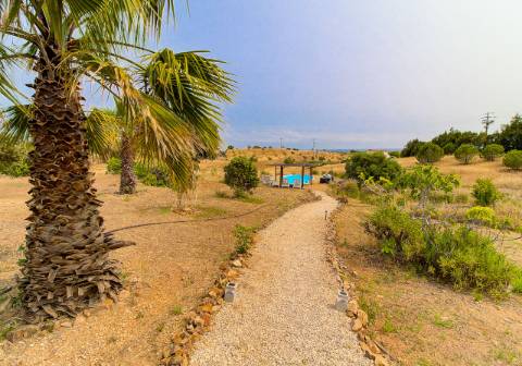 Moradia T6 de Caráter Único com Vista Mar e Serra - Algarve 
 Junto ao Golfe Monte Rei | Terreno com 32.500 m² | Potencial para Turismo Rural