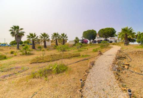 Moradia T6 de Caráter Único com Vista Mar e Serra - Algarve 
 Junto ao Golfe Monte Rei | Terreno com 32.500 m² | Potencial para Turismo Rural
