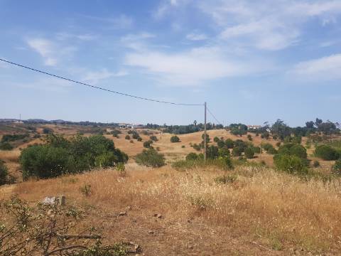 Moradia T6 de Caráter Único com Vista Mar e Serra - Algarve 
 Junto ao Golfe Monte Rei | Terreno com 32.500 m² | Potencial para Turismo Rural