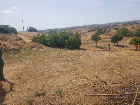 Moradia T6 de Caráter Único com Vista Mar e Serra - Algarve 
 Junto ao Golfe Monte Rei | Terreno com 32.500 m² | Potencial para Turismo Rural