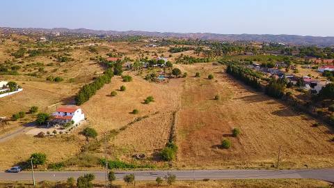 Moradia T6 de Caráter Único com Vista Mar e Serra - Algarve 
 Junto ao Golfe Monte Rei | Terreno com 32.500 m² | Potencial para Turismo Rural