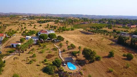 Moradia T6 de Caráter Único com Vista Mar e Serra - Algarve 
 Junto ao Golfe Monte Rei | Terreno com 32.500 m² | Potencial para Turismo Rural