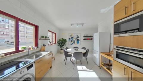 T2 Espaçoso, Luminoso e Bem Localizado em Vila Real de Santo António