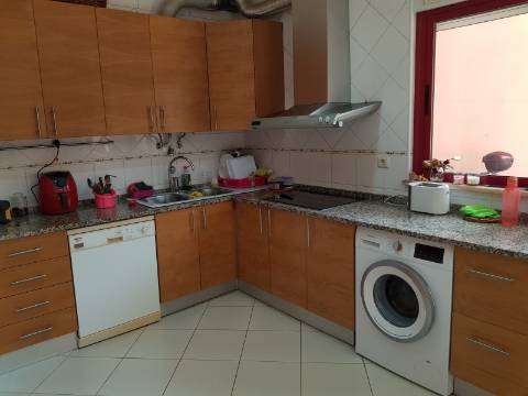 T2 Espaçoso, Luminoso e Bem Localizado em Vila Real de Santo António