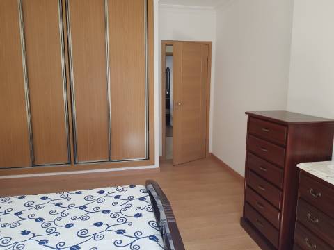 T2 Espaçoso, Luminoso e Bem Localizado em Vila Real de Santo António