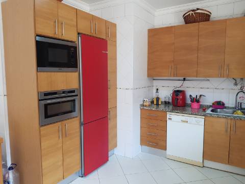 T2 Espaçoso, Luminoso e Bem Localizado em Vila Real de Santo António