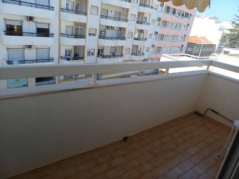 Apartamento T2 com 2 WC com elevador e Varandas magnificas Centro de Monte Gordo