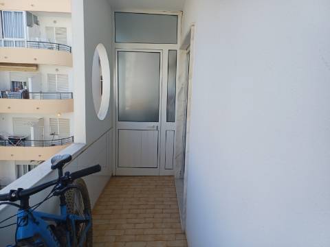 Apartamento T2 com 2 WC com elevador e Varandas magnificas Centro de Monte Gordo