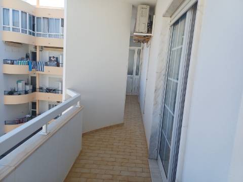 Apartamento T2 com 2 WC com elevador e Varandas magnificas Centro de Monte Gordo