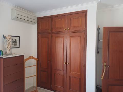 Apartamento T2 com 2 WC com elevador e Varandas magnificas Centro de Monte Gordo