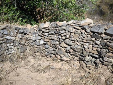 TERRENO RUSTICO COM 27.260 M2 - COM POÇO - COM POSSIBILIDADE DE CONSTRUÇÃO DE APOIO AGRICOLA - EM ODELEITE - CASTRO MARIM - ALGARVE