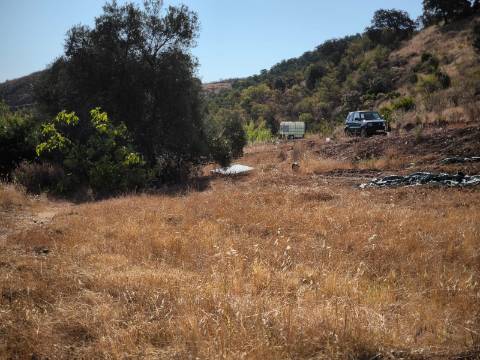 TERRENO RUSTICO COM 27.260 M2 - COM POÇO - COM POSSIBILIDADE DE CONSTRUÇÃO DE APOIO AGRICOLA - EM ODELEITE - CASTRO MARIM - ALGARVE