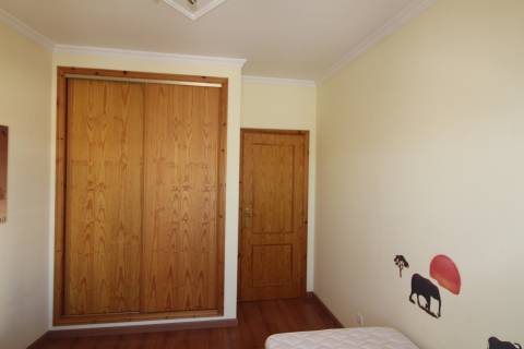 Apartamento T3 disponível para arrendamento de Inverno, com localização muito central na cidade de Tavira.