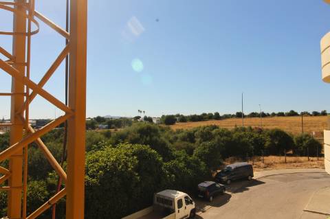 Maravilhoso apartamento T3, top floor com terraço privado, vista mar, barbecue e jacuzzi em empreendimento moderno, Tavira