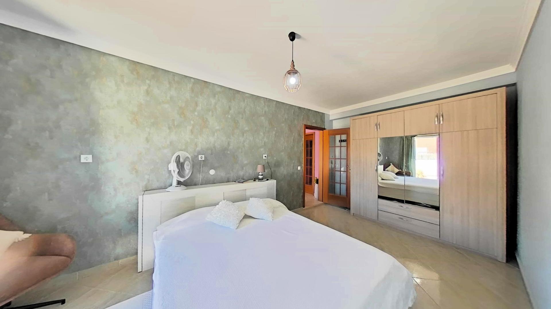 Magnifica moradia T4 na Fuseta localizada próxima da praia e vistas deslumbrantes para o mar!