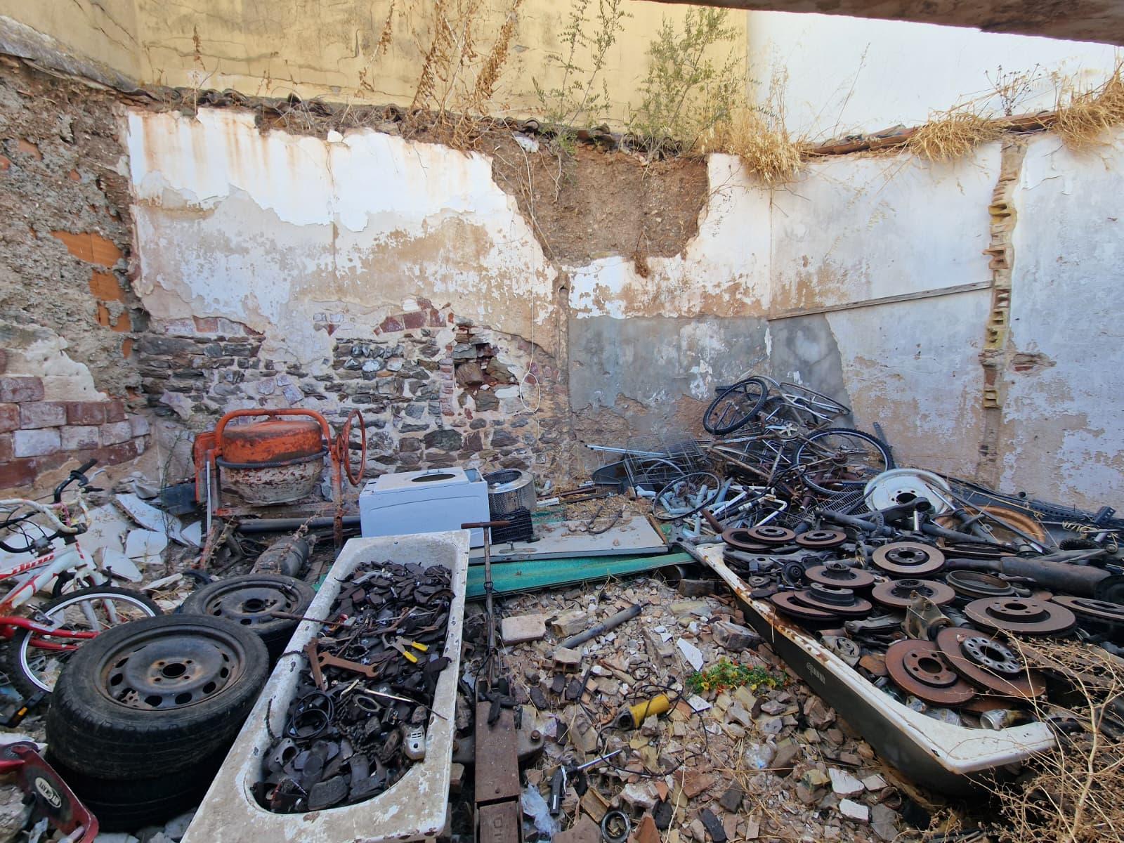 Casa térrea em ruínas no centro histórico de Castro Marim
