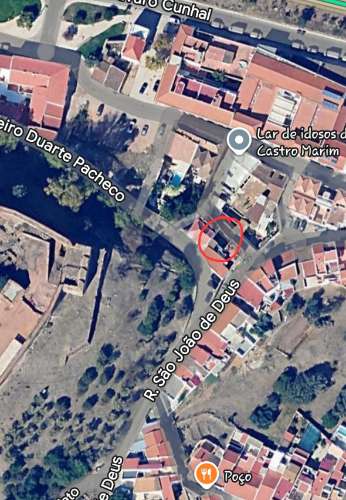 Casa térrea em ruínas no centro histórico de Castro Marim