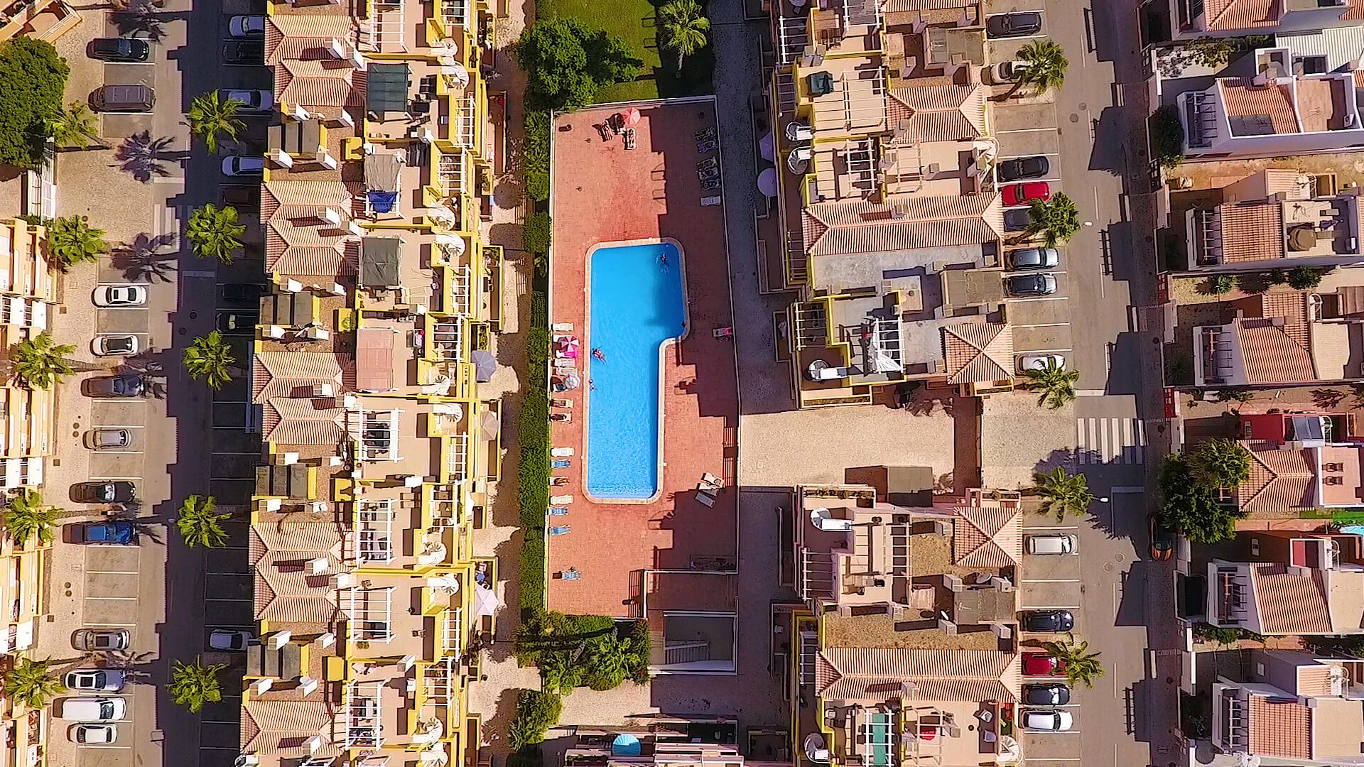 Apartamento T2 Renovado no Royal Cabanas - Rés-do-Chão com Terraço e Piscina