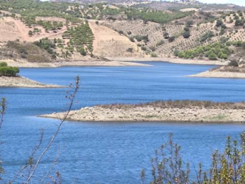 TERRENO COM 24.200 M2 - ACESSO A ÁGUA - VISTA BARRAGEM - POSSIBILIDADE DE CONSTRUIR UM APOIO AGRICOLA - VALE ANDREU - CASTRO MARIM - ALGARVE