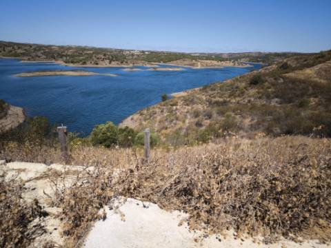 TERRENO COM 24.200 M2 - ACESSO A ÁGUA - VISTA BARRAGEM - POSSIBILIDADE DE CONSTRUIR UM APOIO AGRICOLA - VALE ANDREU - CASTRO MARIM - ALGARVE