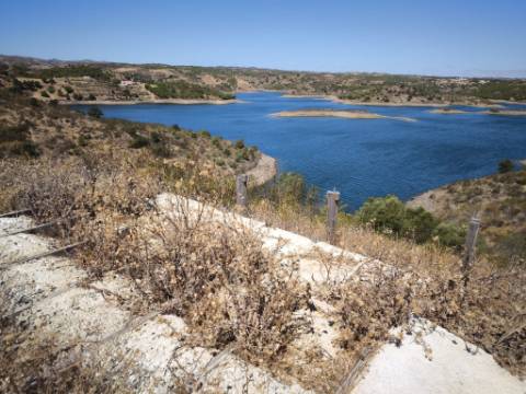 TERRENO COM 24.200 M2 - ACESSO A ÁGUA - VISTA BARRAGEM - POSSIBILIDADE DE CONSTRUIR UM APOIO AGRICOLA - VALE ANDREU - CASTRO MARIM - ALGARVE