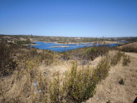 TERRENO COM 24.200 M2 - ACESSO A ÁGUA - VISTA BARRAGEM - POSSIBILIDADE DE CONSTRUIR UM APOIO AGRICOLA - VALE ANDREU - CASTRO MARIM - ALGARVE