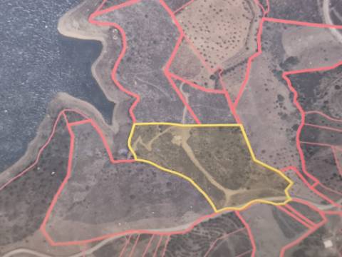 TERRENO COM 24.200 M2 - ACESSO A ÁGUA - VISTA BARRAGEM - POSSIBILIDADE DE CONSTRUIR UM APOIO AGRICOLA - VALE ANDREU - CASTRO MARIM - ALGARVE