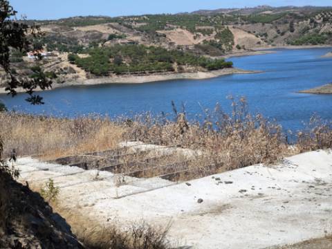TERRENO COM 24.200 M2 - ACESSO A ÁGUA - VISTA BARRAGEM - POSSIBILIDADE DE CONSTRUIR UM APOIO AGRICOLA - VALE ANDREU - CASTRO MARIM - ALGARVE