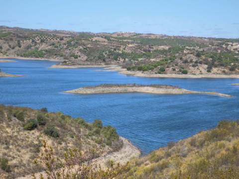 TERRENO COM 24.200 M2 - ACESSO A ÁGUA - VISTA BARRAGEM - POSSIBILIDADE DE CONSTRUIR UM APOIO AGRICOLA - VALE ANDREU - CASTRO MARIM - ALGARVE